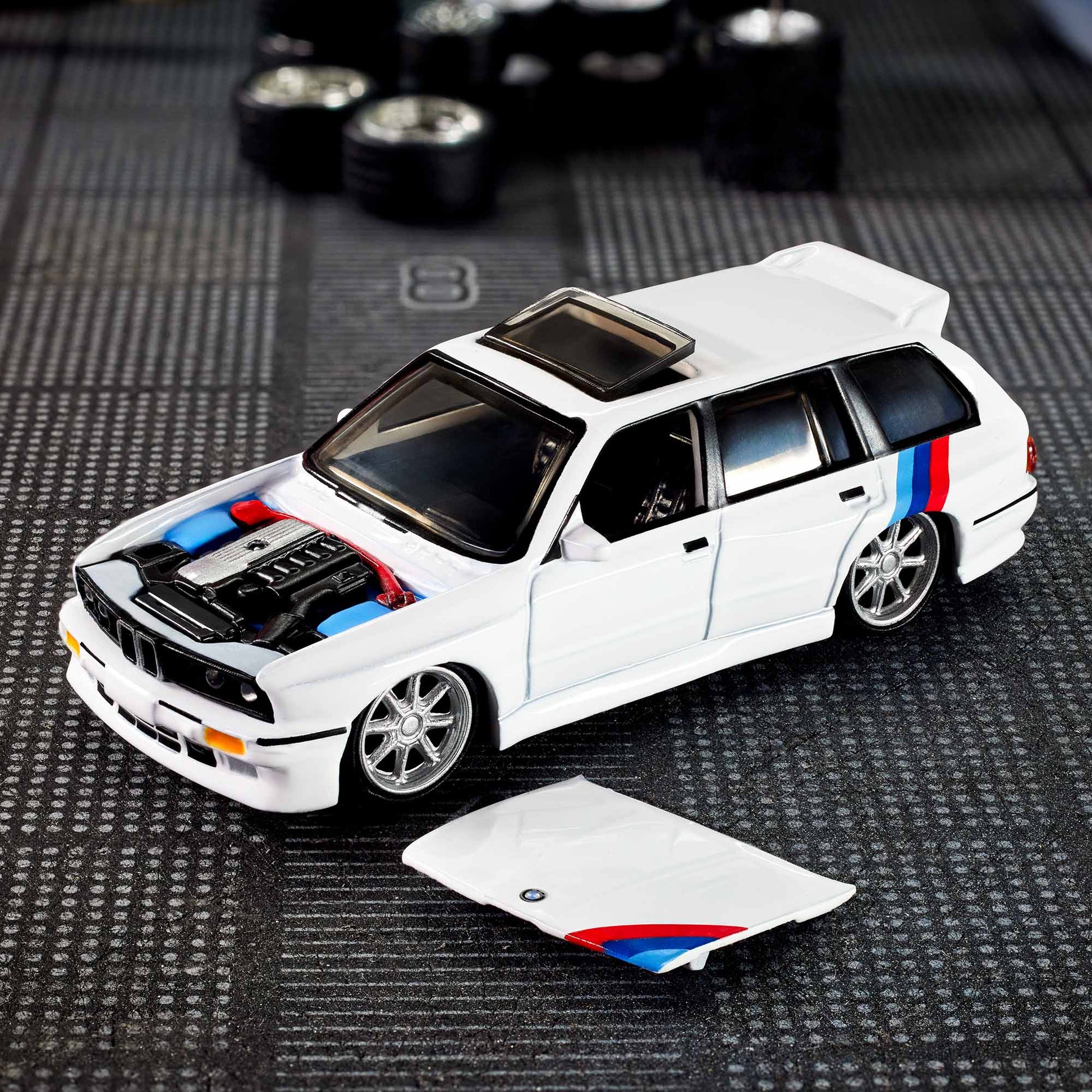 Hot Wheels Elite 64 1990 BMW 318i Touring - Exklusive Mattel Creations Car-examplecar